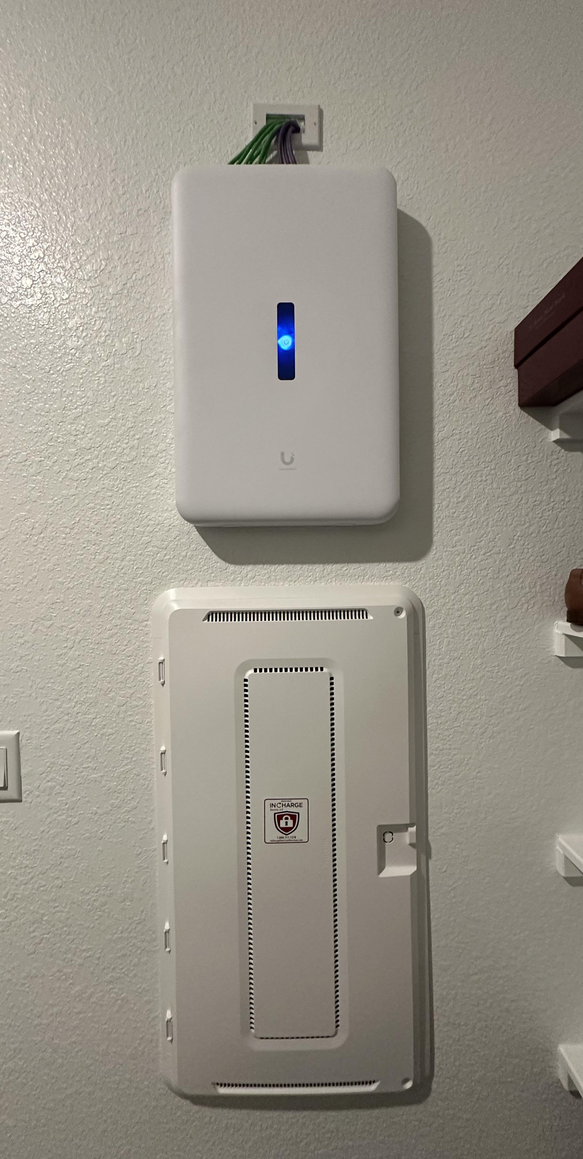 Ubiquiti - Wireless access point - with a built-in WiFi 6 - wifi 6 - 16 Rj45 Giga ports - 1SFP 10G - POE